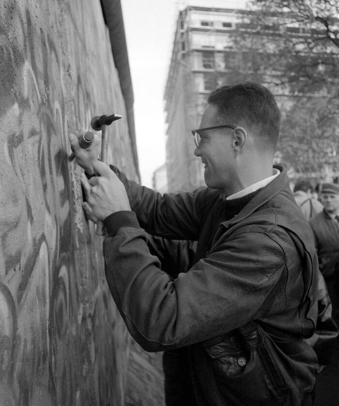 Berlin Wall Picker